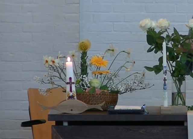 Pasen: bloemstuk bij doop