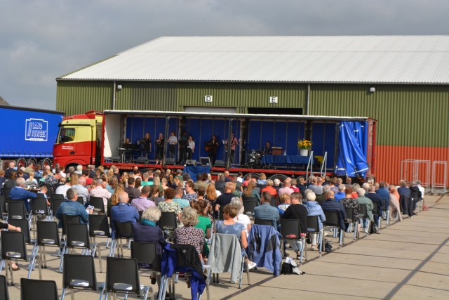 Openluchtdienst met 'gratis tankpas'