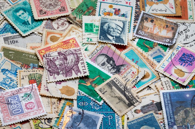 Inzamelingsactie van postzegels, kaarten, mobieltjes, cartridges en munten